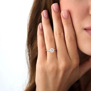 Anillo de compromiso de diamante de corte brillante redondo de 1 quilate de oro amarillo para mujer, estilo clásico, piedra natural, calidad premium - Product Image 4