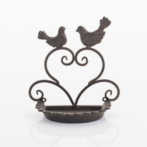 Comedero para pájaros colgante de metal rústico antiguo con techo cónico y diseño de pájaro posado para uso en jardín al aire libre, hecho a mano. - Product Image 5