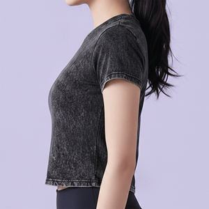 T-shirt décontracté en coton tricoté 100 % noir délavé pour femme, coupe ajustée, col rond, manches courtes, idéal printemps-été - Product Image 2