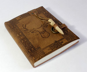 Carnet de notes en cuir marron antique avec tête de cerf embossée, papier recyclé en coton, idéal pour cadeau et voyage - Product Image 2
