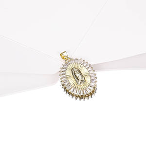 Pendentif religieux plaqué or avec pierres claires taille baguette et breloque Vierge Marie, serti de diamants naturels, bijoux unisexe - Product Image 2