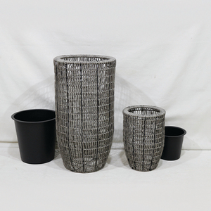 Maceta Cilíndrica Alta de Mimbre Plástico, Diseño Minimalista, Tallada a Mano, Resistente al Agua, para Plantas y Flores de Jardín - Product Image 3