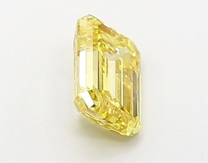 Prix fabricant : diamant jaune de 0,91 carat, taille émeraude, fantaisie intense, clarté VVS2, excellente taille, haute valeur, pierre CVD non montée. - Product Image 4