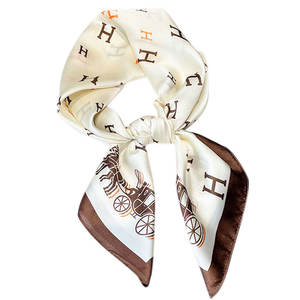 ผ้าพันคอไหมเนื้อนุ่มสำหรับผู้หญิง ผ้าพันคอไหมพิมพ์ลายสี่เหลี่ยมหรูหราสำหรับผู้หญิง ผ้าคลุมไหล่ไหมน้ำหนักเบาสำหรับผู้หญิง - Product Image 3