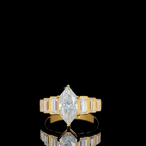 Anillo de Diamantes de Lujo con Corte Marquesa Holandés de 2 Quilates y Piedras Laterales en Forma de Baguette, Hecho en Oro de 10 Quilates – Elegante Anillo de Oro para Mujer - Product Image 1