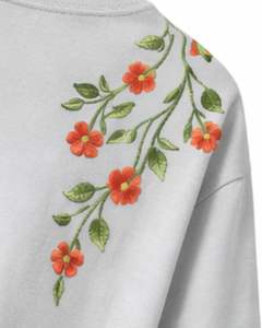 เสื้อยืดครอปผู้หญิงสีเทาอ่อนแบบกำหนดเอง ปักลายดอกไม้ แขนสั้น แฟชั่นลำลอง ผ้าฝ้ายผสม เนื้อนุ่ม เสื้อผู้หญิงสำหรับฤดูร้อน ขายส่ง - Product Image 6