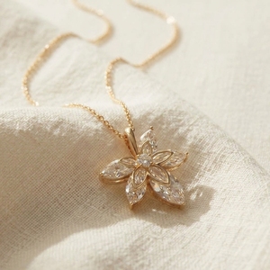 Pendentif pour femme en or jaune 10 carats plaqué or, double couche, motif fleur, pavé de pétales, diamant synthétique CVD de laboratoire, sans chaîne - Product Image 4