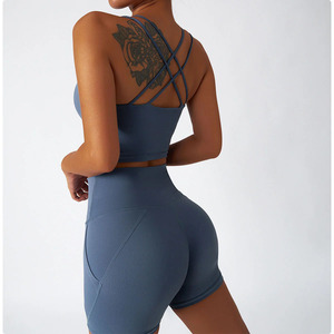 Ensemble de sport personnalisé pour femmes, vente en gros, sans couture, col ras du cou, couleur unie, avec soutien-gorge de sport à dos froncé et short respirant pour le fitness - Product Image 6