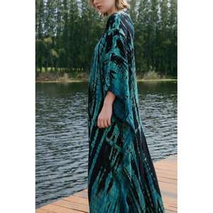 ชุดเดรสคาฟทันสีเทอร์ควอยซ์ลายมัดย้อมสไตล์โบฮีเมียน ผสมผสานความสบายและสไตล์อย่างลงตัว ให้ความรู้สึกผ่อนคลายและมีจิตวิญญาณอิสระ - Product Image 5