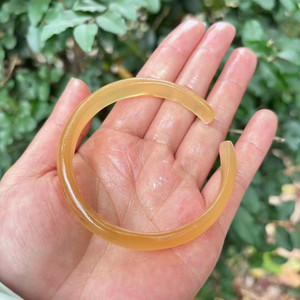 กำไลข้อมือเปิดทำจากเขาควายคุณภาพสูง ขัดเงา เป็นมิตรกับสิ่งแวดล้อม ดีไซน์ทันสมัย งานฝีมือธรรมชาติ ทำด้วยมือ ขนาดสั่งทำได้ ของขวัญแต่งงาน - Product Image 4