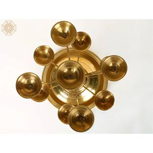 Portavelas de metal de latón de 10 pulgadas hecho a mano, artículo de decoración para el hogar para linternas y velas hechas en la India - Product Image 3