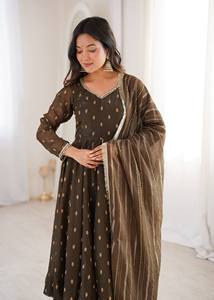 Lanzamiento de un nuevo diseño de moda Bollywood: Gwon&Pent&dupatta, listo para usar. - Product Image 4