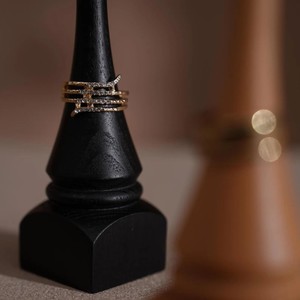 Soporte de Anillos de Madera Estético en Forma de Cono, Exhibidor Creativo de Joyería, Torre de Anillos de Madera de Nogal, Accesorios de Fotografía para Boutique - Product Image 6