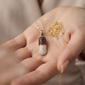 Collier tendance en or 10K micro-pavé de moissanite, pendentifs et breloques personnalisés en forme de petite capsule multicolores avec diamants fins - Product Image 4