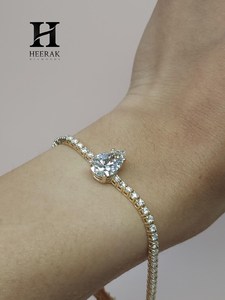 Pulsera de tenis personalizada de oro blanco de 14K con diamantes cultivados en laboratorio de corte pera, certificada por IGI, VVS EF, con diamante central en forma de pera - Product Image 5