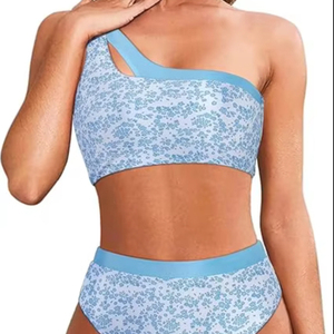 Traje de baño de dos piezas para mujer con corte alto, de un solo hombro y diseño recortado - Product Image 1