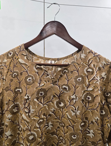 Kurti en coton pour femme, imprimé Bagru fait main, col rond, manches trois quarts, coupe droite, motif floral ethnique, décontracté et confortable - Product Image 3