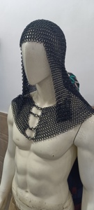 Coif de chevalier médiéval fait main en maille de fer à anneaux boutés en acier doux, à ouverture frontale, pour protection tête et cou, pour reconstitution historique - Product Image 4