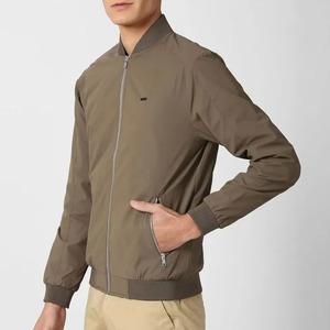 เสื้อแจ็คเก็ตบอมเบอร์คอตั้งผ้าแคนวาสพิมพ์โลโก้ OEM สำหรับผู้ชาย แห้งเร็ว ระบายอากาศได้ดี เหมาะสำหรับฤดูหนาว สวมใส่สบาย มีกระเป๋า  สามารถปรับแต่งได้ - Product Image 4