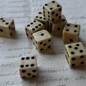 Vintage Antique Bone Six-Sided Dice Set <b>Retro</b> Carved Bone Style Gaming Dice for Indoor Tabletop Game All Seasons Room Accent - Product Image 1