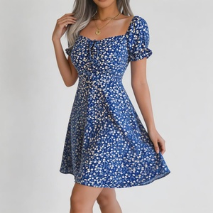 Robe mini trapèze bleu clair à imprimé floral avec manches bouffantes, col carré, laçage, coupe décontractée d'été, ourlet évasé - Product Image 6