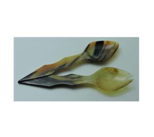 Juego de 2 servidores de ensalada de cuerno de diseño nuevo, cucharas de cuerno hechas a mano con cuerno natural de búfalo, a precio de fábrica. - Product Image 1