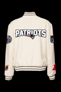 Veste en laine Old English des Patriots de la Nouvelle-Angleterre, blanche - Product Image 2
