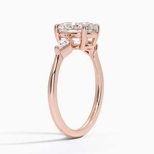 Anillo de Compromiso Cometa con Tres Piedras de Moissanita, Plata 925, Chapado en Oro de 14K, Diseño Clásico - Product Image 4