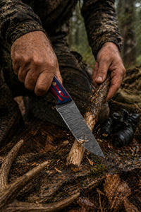 Couteau de chasse à lame fixe en acier Damas, fabrication artisanale, manche en bois laminé, couteau à dépecer avec étui – Vente chaude OEM ODM - Product Image 4