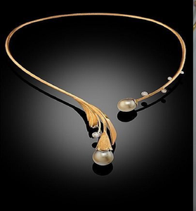 Impresionante colgante floral de filigrana en tonos de oro blanco y amarillo con detalles de cristal. Atrevido. Disponible a precios de mayorista. - Product Image 5