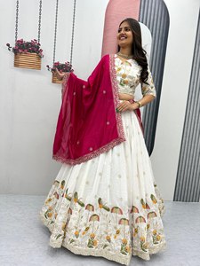 LAHENGA CHOLI DUPATTA, TRABAJO DE BORDADO CON HUELLAS DE SEDA VICHITRA - Product Image 3