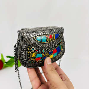 Nouvel arrivage de sacs à main pour femmes avec chaînes en métal par Falak World Export - Product Image 3