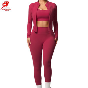 Service OEM : Ensemble de yoga élégant 3 pièces, conçu avec un tissu extensible doux pour les séances d'entraînement et les tenues décontractées - Product Image 1