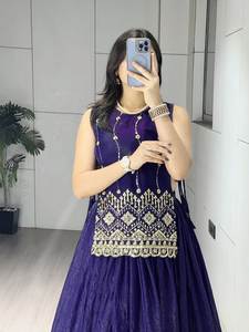 Ensemble de graduation élégant Koti Lehenga Choli avec travail de perles à l'avant et à l'arrière, style vintage uni, séchage rapide - Product Image 2