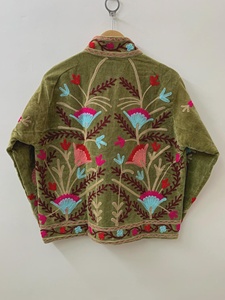 Veste élégante en velours Suzani faite à la main, brodée, style bohème ethnique, pour festival, soirée, ou comme vêtement d'extérieur de créateur - Product Image 2