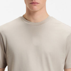 T-shirt slim pour homme, design confortable et ajusté, haute qualité, prix d'usine pour les acheteurs en gros, service OEM, conception à prix abordable - Product Image 2