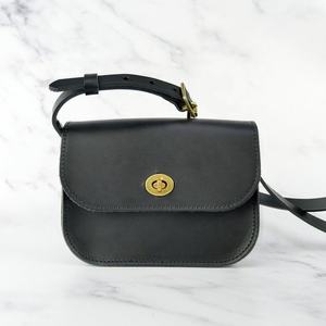 Bolso Bandolera de Cuero Genuino Personalizado, Bolso Tipo Satchel Mediano Mate con Correa Única y Cierre de Hebilla para Viajes Diarios - Product Image 1