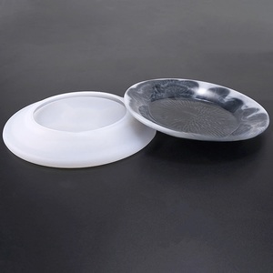 Assiette ronde en résine artistique ILAHI - Motif simple, durable pour le service, les cadeaux et la décoration intérieure, fabriquée dans l'Uttar Pradesh - Product Image 3