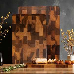 Tabla de cortar de nogal hecha a mano con veta de madera, tipo bloque de carnicero a cuadros - Product Image 3