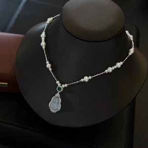 Collier de bijoux en jade de ciel étoilé de haute qualité, naturel, 3-7 mm, presque rond, avec des défauts, pendentif en gourde de jade - Product Image 1