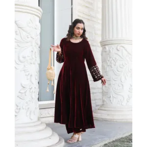 Ensemble Salwar Kameez en velours brodé exquis, avec pantalon et ensemble Kurta deux pièces - Product Image 4