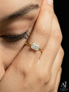 Anillo de Compromiso Clásico con Moissanita Corte Radiante, Chapado en Platino, Solitario con Puntas, Certificado por Terceros, para Mujer - Product Image 5