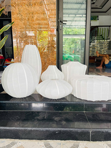 Lanterne artisanale vietnamienne en coton écologique avec cadre en bambou, abat-jour suspendu pour la maison, les mariages, les fêtes et les restaurants - Product Image 4