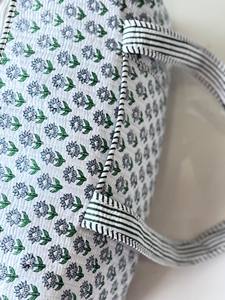 Bolsa de Lona Acolchada de Algodón Hecha a Mano, Interior Espacioso y Ligero con Estampado de Bloques Tradicional, Diseño Duradero - Product Image 4