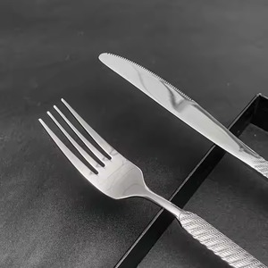 ชุดช้อนส้อมสแตนเลสสไตล์ร่วมสมัยพร้อมด้ามจับแบบมีลายข้าง เหมาะสำหรับชุดครัวเริ่มต้นและชุดอาหารราคาประหยัด - Product Image 5