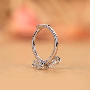 Anillo de diamantes Toi et Moi de oro macizo con corte de pera y radiante, anillo de compromiso de diamantes cultivados en laboratorio con corte mixto - Product Image 2