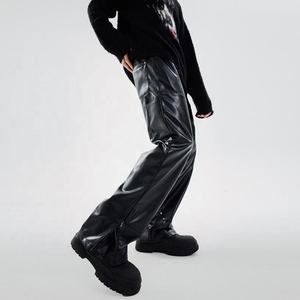 กางเกงยีนส์ผู้ชายเอวกลางทรง OEM ดีไซน์โดดเด่น สไตล์สตรีทแวร์ แต่งหนัง PU ทรงขาบาน ผลิตด้วยวิธีการทอผ้าแบบไม่ถักทอ สินค้าใหม่ล่าสุด - Product Image 5