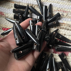 Botones de Presión de 2 Agujeros, Resistentes y Ecológicos, Acabado Pulido, Suministro al por Mayor para el Día de San Valentín y Fabricantes de Ropa para Graduaciones - Product Image 1