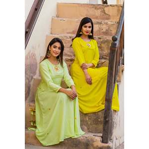 Vestido Peela Gotta Amarillo Hecho a Mano, Hermoso, Silueta en A, Talla XS, Cintura Natural, Cuello Redondo, Diseño Sencillo - Product Image 2