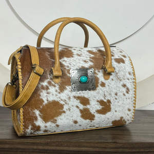 Sac Speedy en cuir de vachette style vintage, fait main, avec concho turquoise, bords surpiqués et bandoulière réglable (OEM/ODM) - Product Image 4